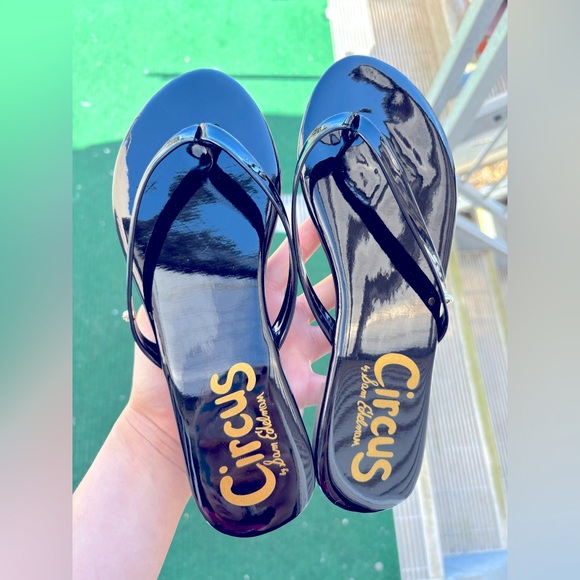 NEW Sam Edelman Black Sandals Flipflops size 6 - Picture 1 of 2